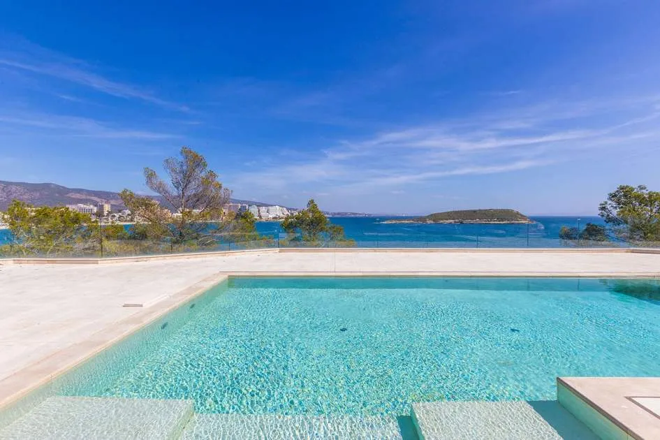 Superb villa with state-of-the- art interior and sea access directly on the coast