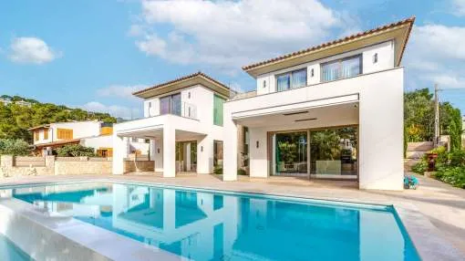 Stylish luxury villa in excellent location