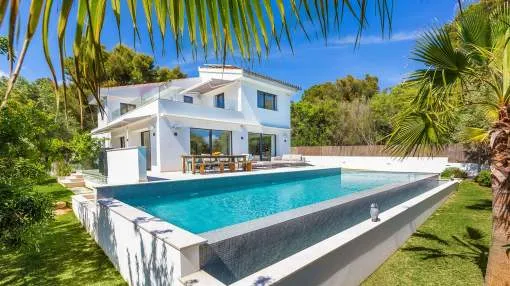 Elegant villa in privileged residential area close to Palma