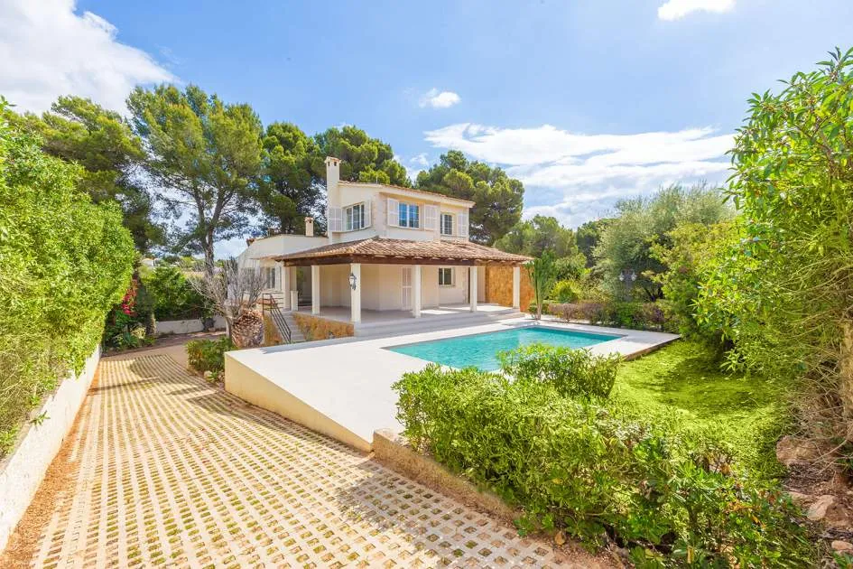 Beautiful villa in a tranquil location close to the beach and harbour