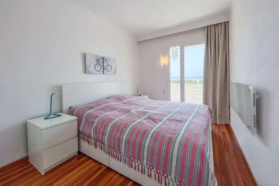 Bright apartment with panoramic sea views close to the beach