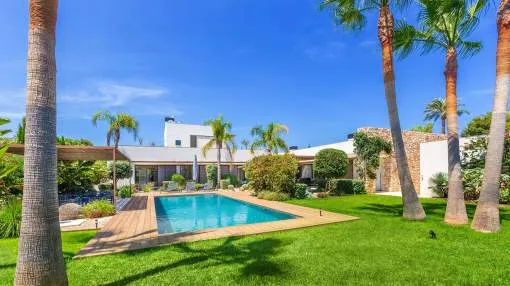 Luxurious villa in excellent residential area close to the beach Luxurious villa in excellent residential area close to the beach