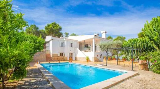 Mediterranean villa close to the beach and the harbour