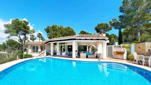 Exclusive villa close to the harbour and golf course