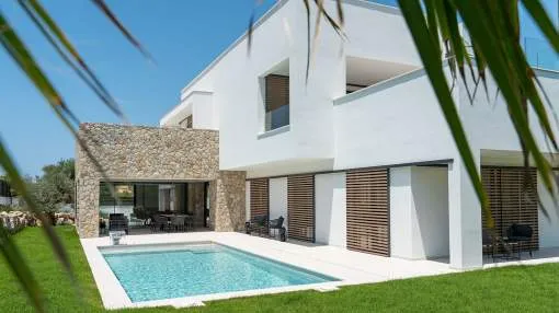 Modern villa for first time use close to the Club Nautico
