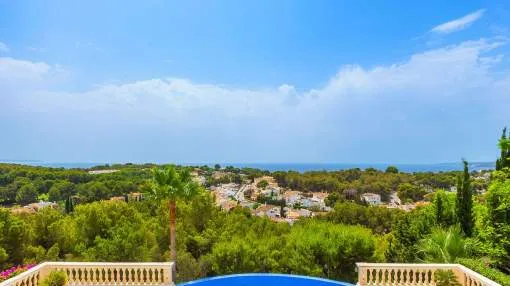 Luxurious villa with wonderful far-reaching views in top location Luxurious villa with wonderful far-reaching views in top location