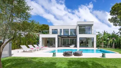 Spectacular modern luxury villa in best location