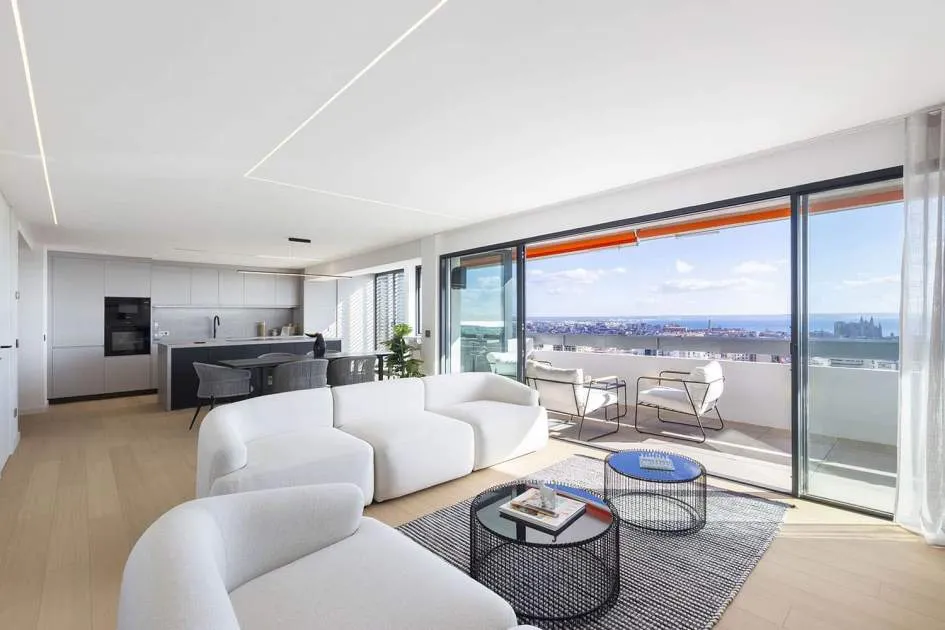 Stylish apartment with magnificent views in top location