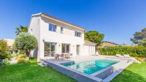 Mediterranean villa in quiet residential area near the harbour Mediterranean villa in quiet residential area near the harbour