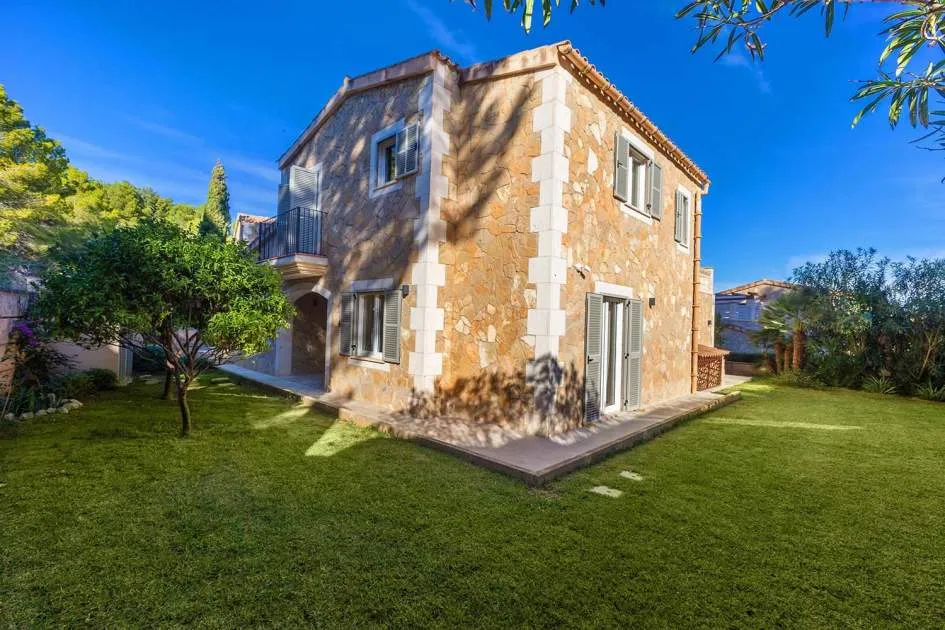 Cala Moragues: Renovated villa in Mediterranean complex