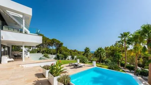 Stunning villa with an elegant interior design and magnificent views