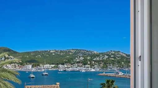 Modern penthouse with flat and fantastic sea and harbour views Modern penthouse with flat and fantastic sea and harbour views