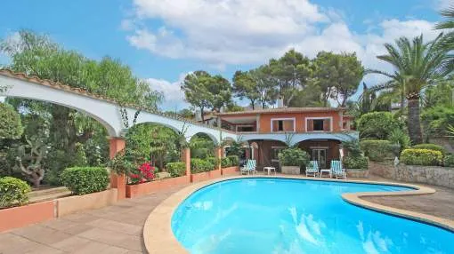 Mediterranean villa with lots of privacy to be refurbished