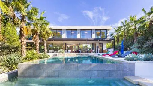 Stylish luxury villa close to the harbour and golf courses
