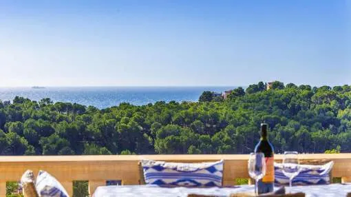 Sunny, modernized penthouse with stunning panoramic sea views