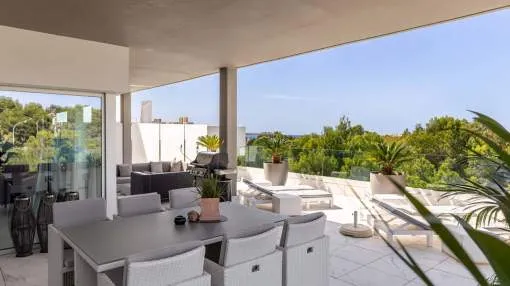 Light-filled sea view penthouse close to Port Adriano