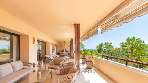 Luxury penthouse in an exclusive location directly on the golf course
