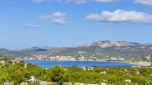 Villa with remodeling project and dream view in excellent location Villa with remodeling project and dream view in excellent location