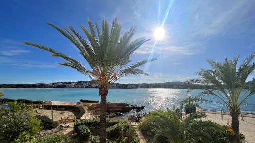 Sunny frontline apartment with stunning views