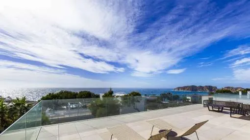 Designer villa with sea views for first occupancy