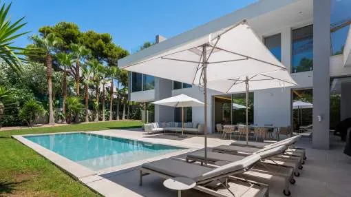 Elegant luxury villa in an excellent residential area
