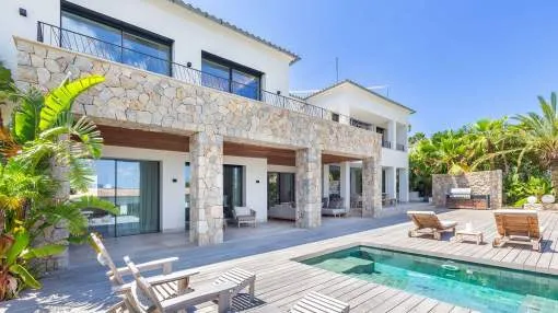 Stunning luxury villa in excellent location
