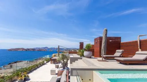 Premium class penthouse in luxurious complex with direct sea access Premium class penthouse in luxurious complex with direct sea access