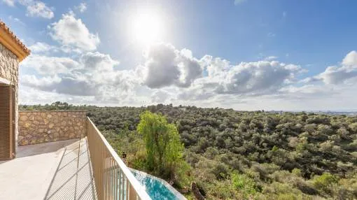 High-quality new-build villa in a green location with sea view