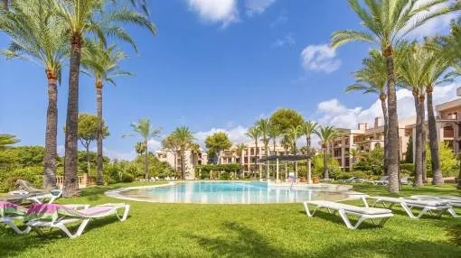 Mediterranean apartment in luxury development close to the beach and harbor