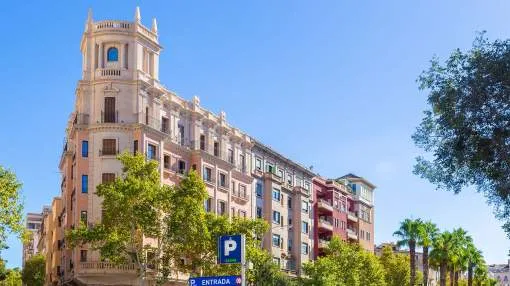 Historic building with 16 flats in prime location Historic building with 16 flats in prime location