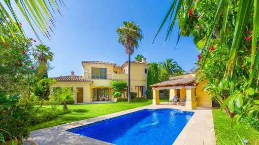 Sunny villa with sea views in a prime location Sunny villa with sea views in a prime location