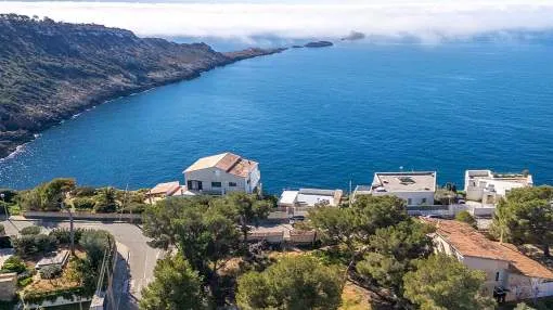 Corner plot in a tranquil residential area