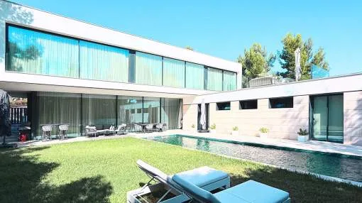 Modern luxury villa in top location close Port Adriano