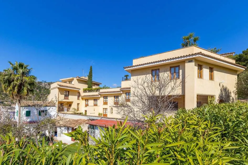 Investment property: Mediterranean property with a variety of uses