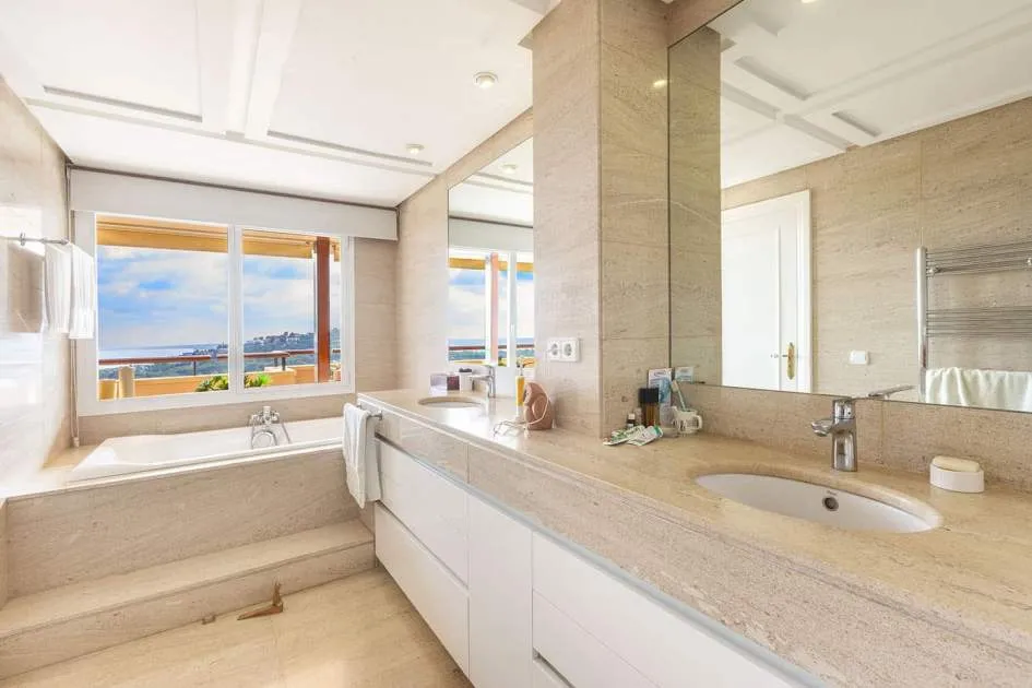 Sea view penthouse in exclusive residential complex