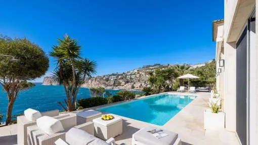 Prestigious luxury villa in an outstanding location with stunning views