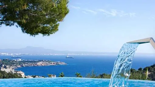 Unique luxury villa with spectacular views in a prime location