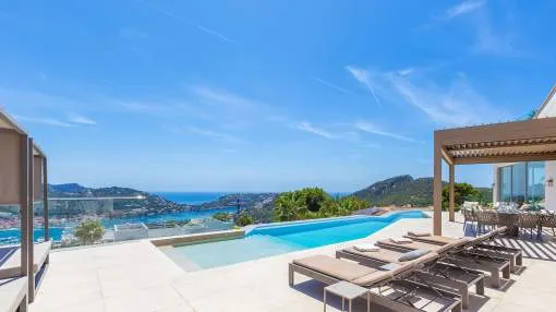 Spectacular villa in privileged position with holiday rental licence Spectacular villa in privileged position with holiday rental licence