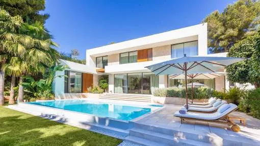 Stylish architect’s villa with state-of-the-art technology and equipment