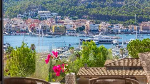 Detached harbour view villa in small complex