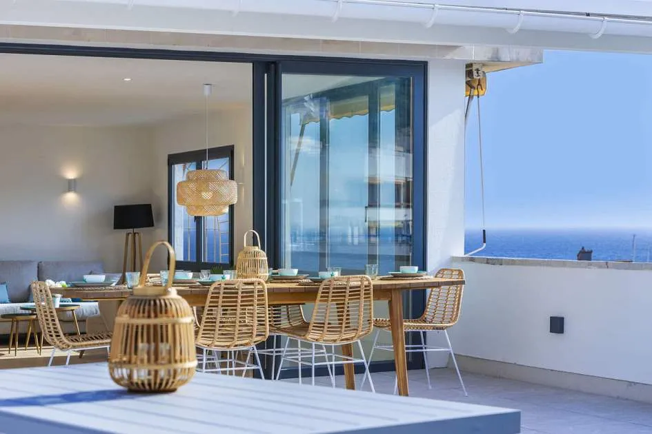 Modern sea view penthouse in excellent location