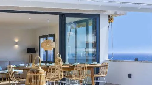 Modern sea view penthouse in an excellent location