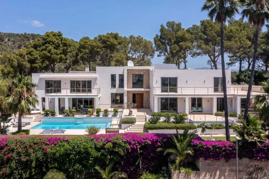 Modern designer villa in Palma’s villa urbanization
