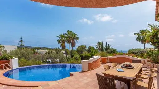 Mediterranean villa in a prime location near the harbour and golf course