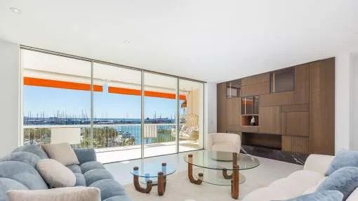 Stylishly refurbished apartment on the Paseo Marítimo Stylishly refurbished apartment on the Paseo Marítimo