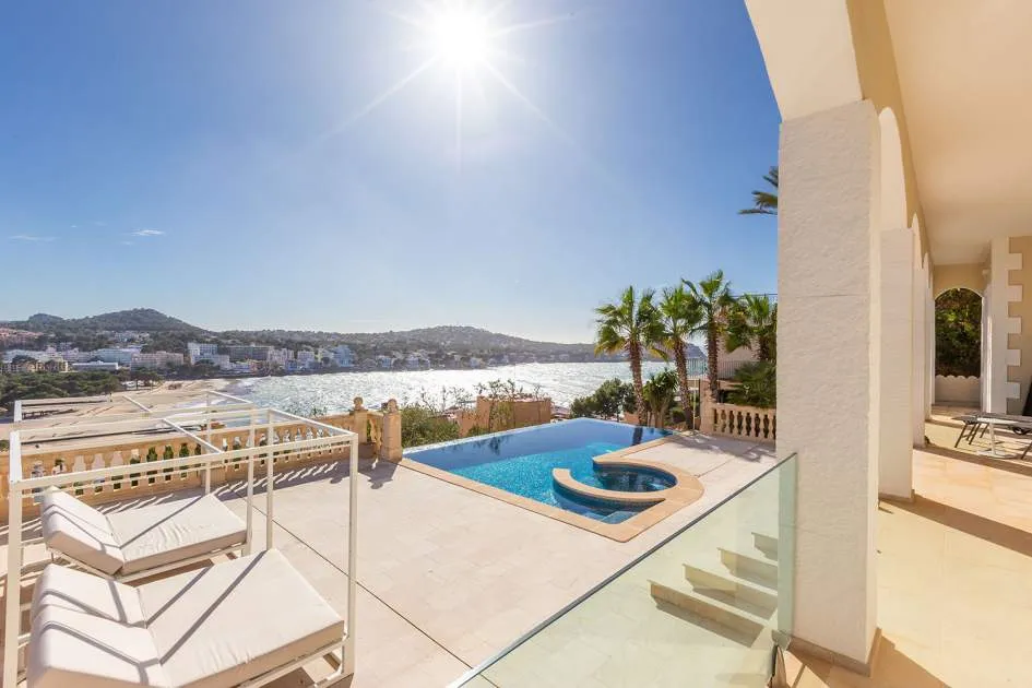 Prestigious villa with stunning views in a prime location