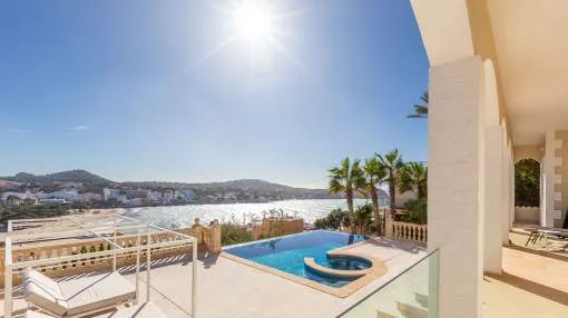 Prestigious villa with stunning views in a prime location