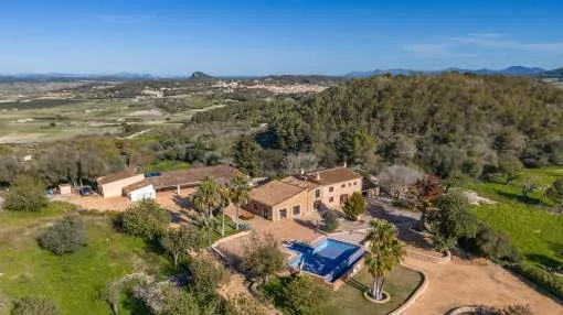 Traditional finca property in an elevated position with panoramic views and lots of privacy