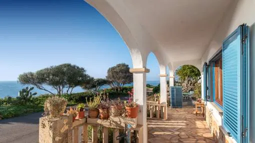 Charming chalet with sea views, vacation license and pool