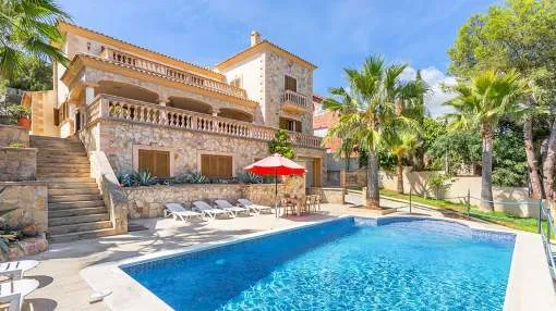 Charming Mediterranean villa with pool close to beach and
